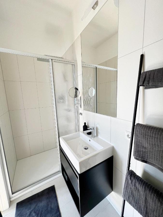 Sissi West Hotel Виена Екстериор снимка