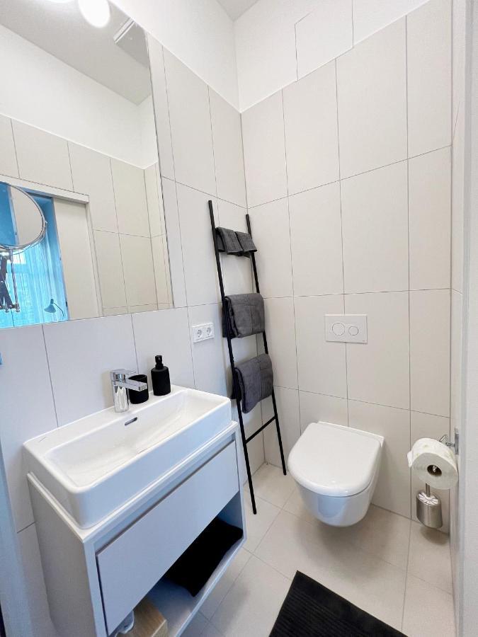 Sissi West Hotel Виена Екстериор снимка